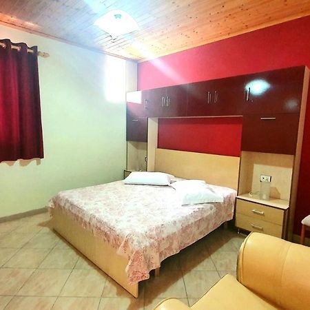 A Cheerful Villa With Free Parking Space Tirana Extérieur photo
