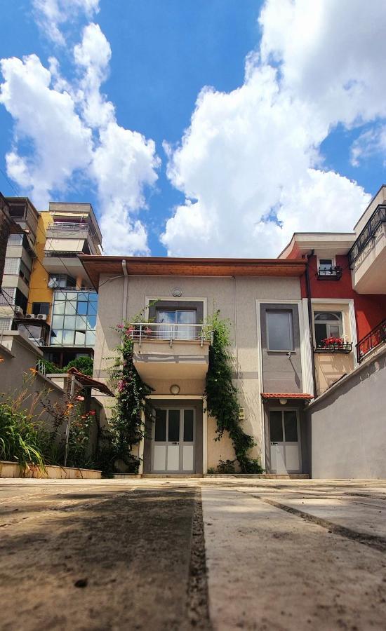 A Cheerful Villa With Free Parking Space Tirana Extérieur photo