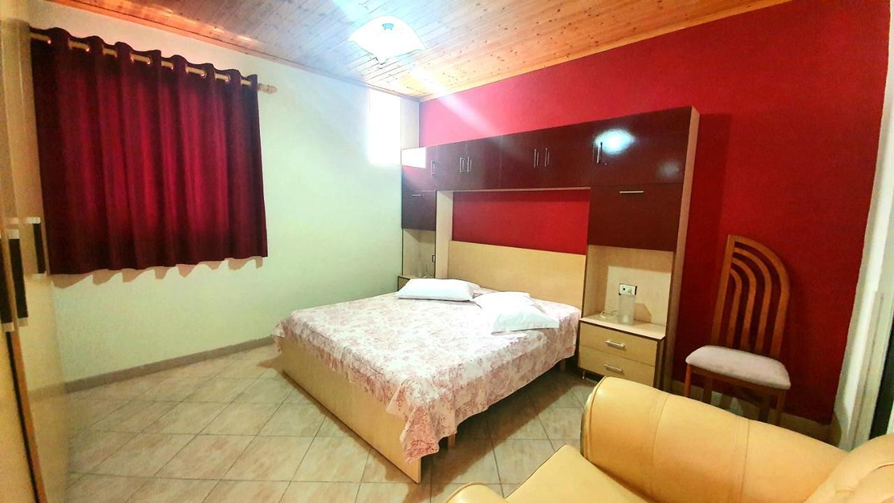 A Cheerful Villa With Free Parking Space Tirana Extérieur photo