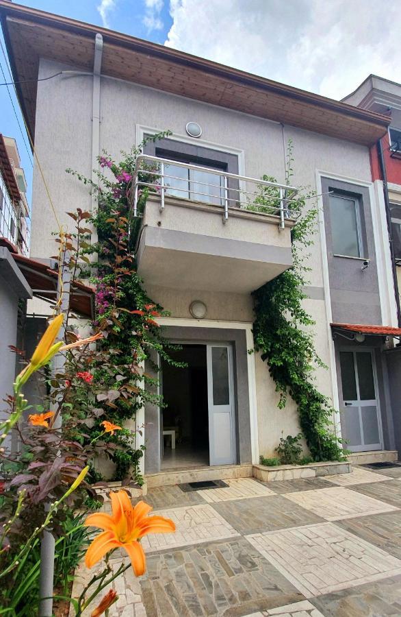 A Cheerful Villa With Free Parking Space Tirana Extérieur photo