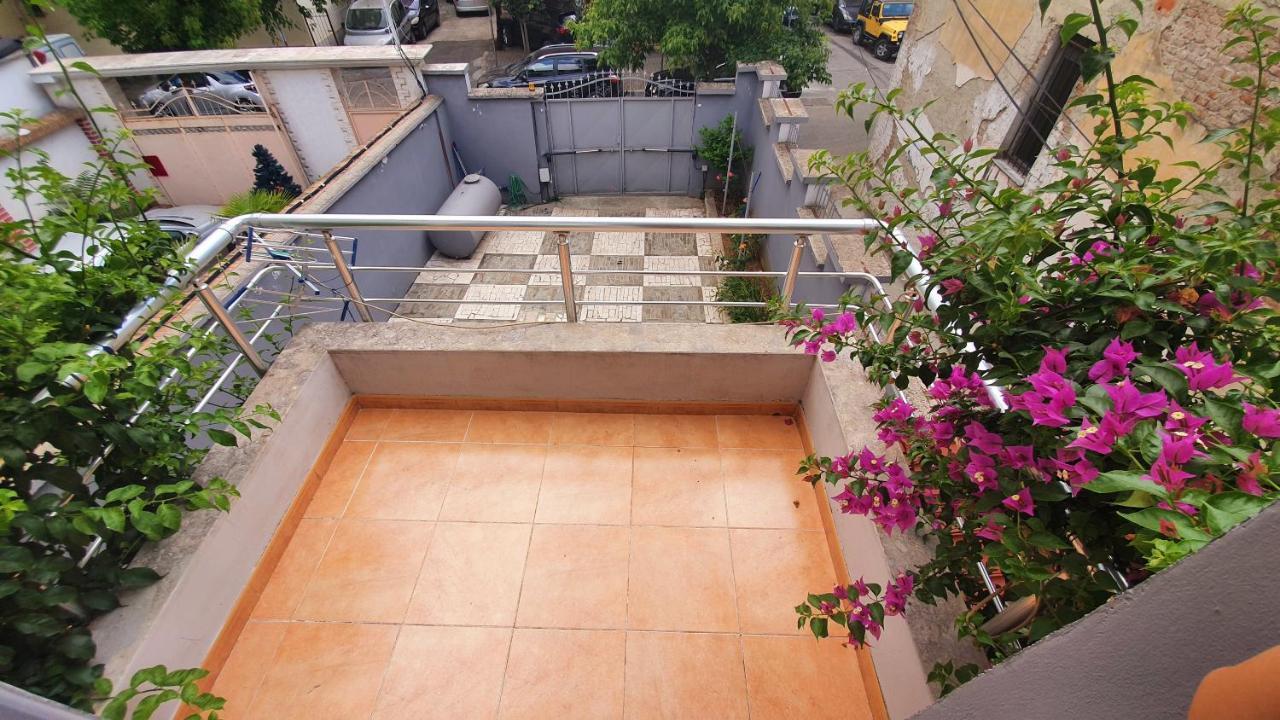 A Cheerful Villa With Free Parking Space Tirana Extérieur photo