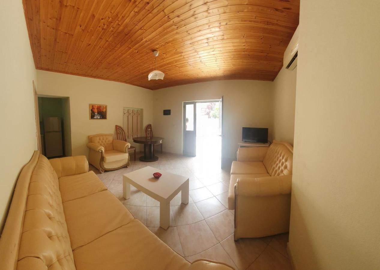 A Cheerful Villa With Free Parking Space Tirana Extérieur photo