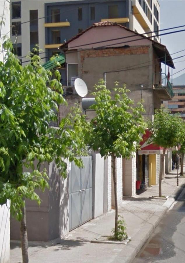 A Cheerful Villa With Free Parking Space Tirana Extérieur photo